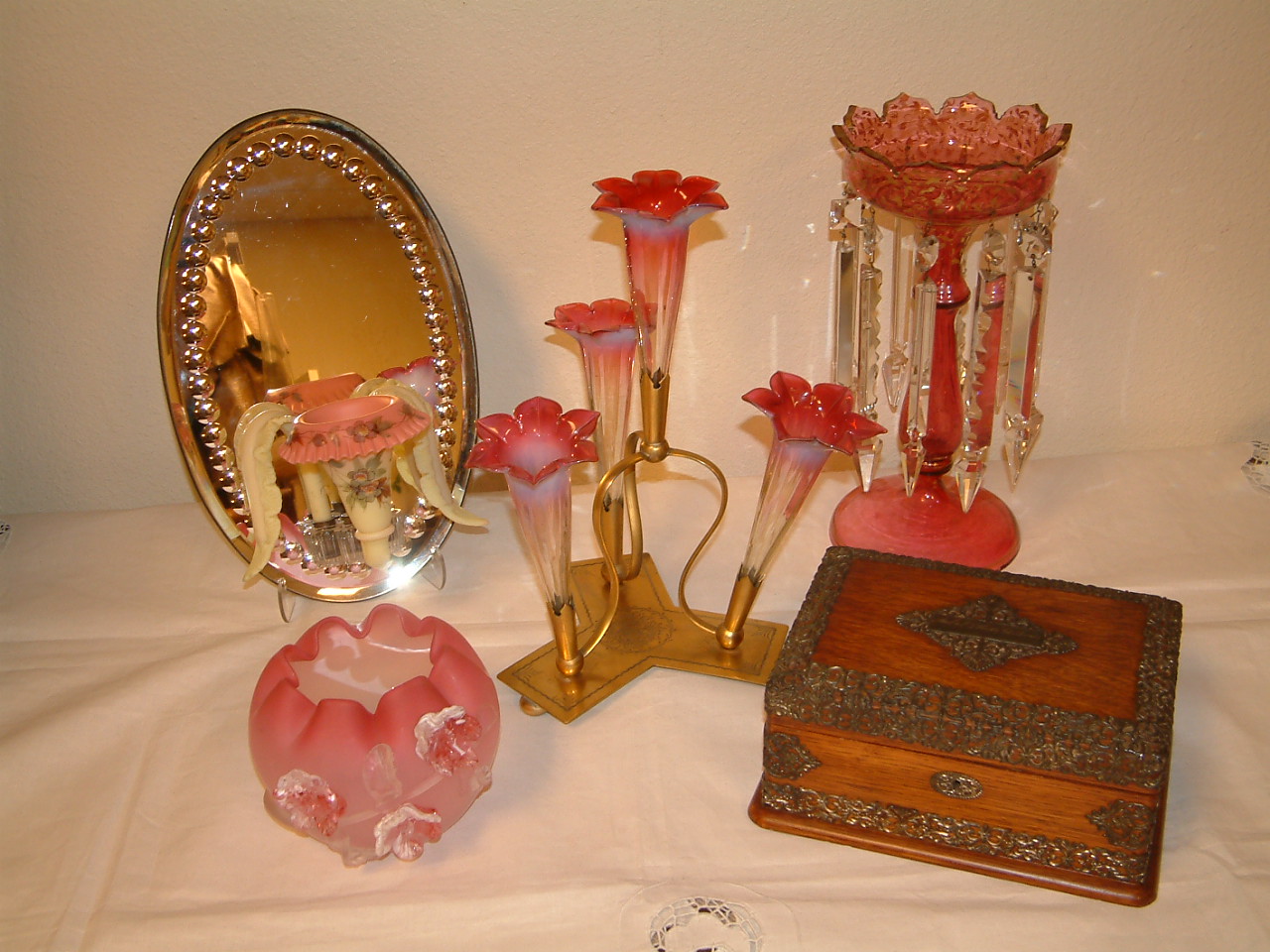 Cranberry Opalescent to Vaseline 4 Flute Epergne - Image 7