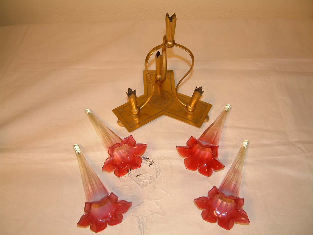 Cranberry Opalescent to Vaseline 4 Flute Epergne - Image 3