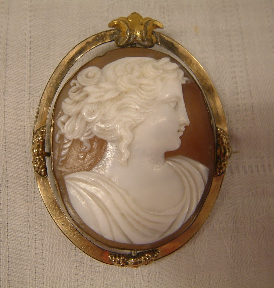 Rare Shell Cameo reversing to Mourning Photo - Image 2