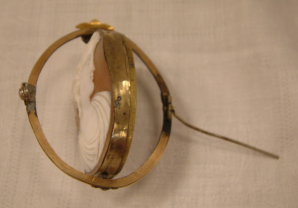 Rare Shell Cameo reversing to Mourning Photo - Image 4