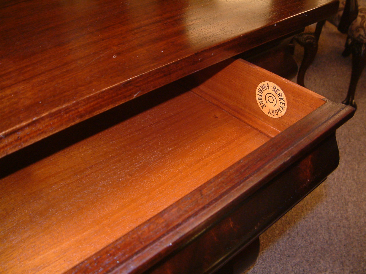 Mahogany Berkey and Gay Pier Mirror / Entry Table - Image 3
