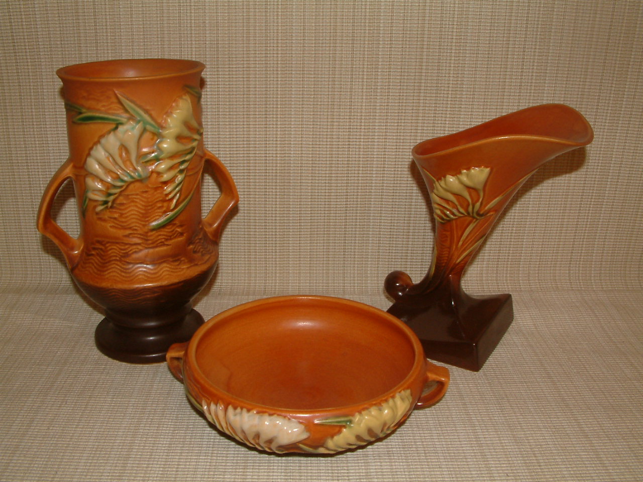 Roseville Terra Cotta Freesia Handled Vase #123-9" - Image 7