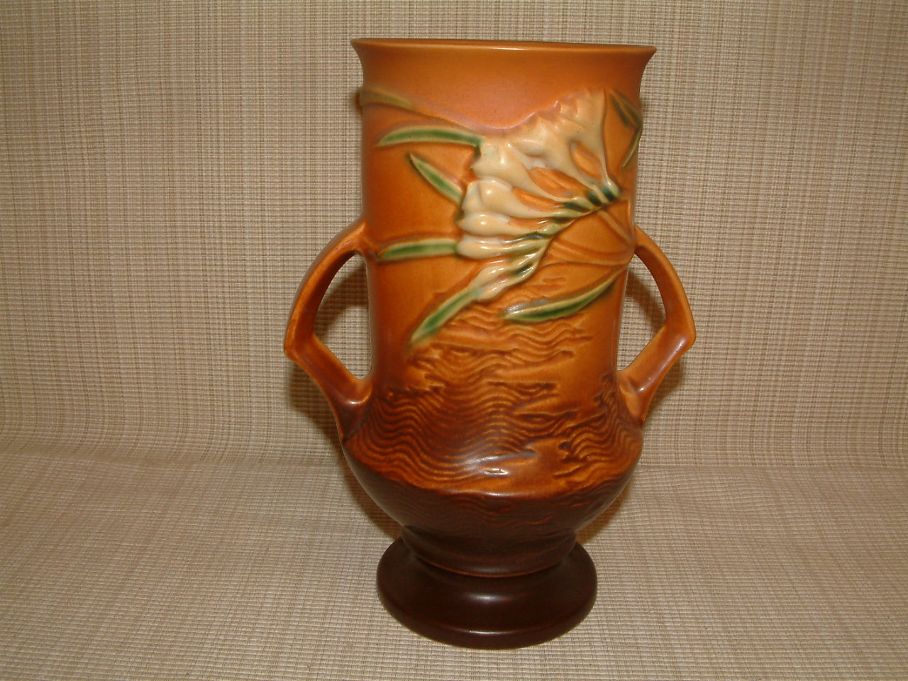 Roseville Terra Cotta Freesia Handled Vase #123-9" - Image 3