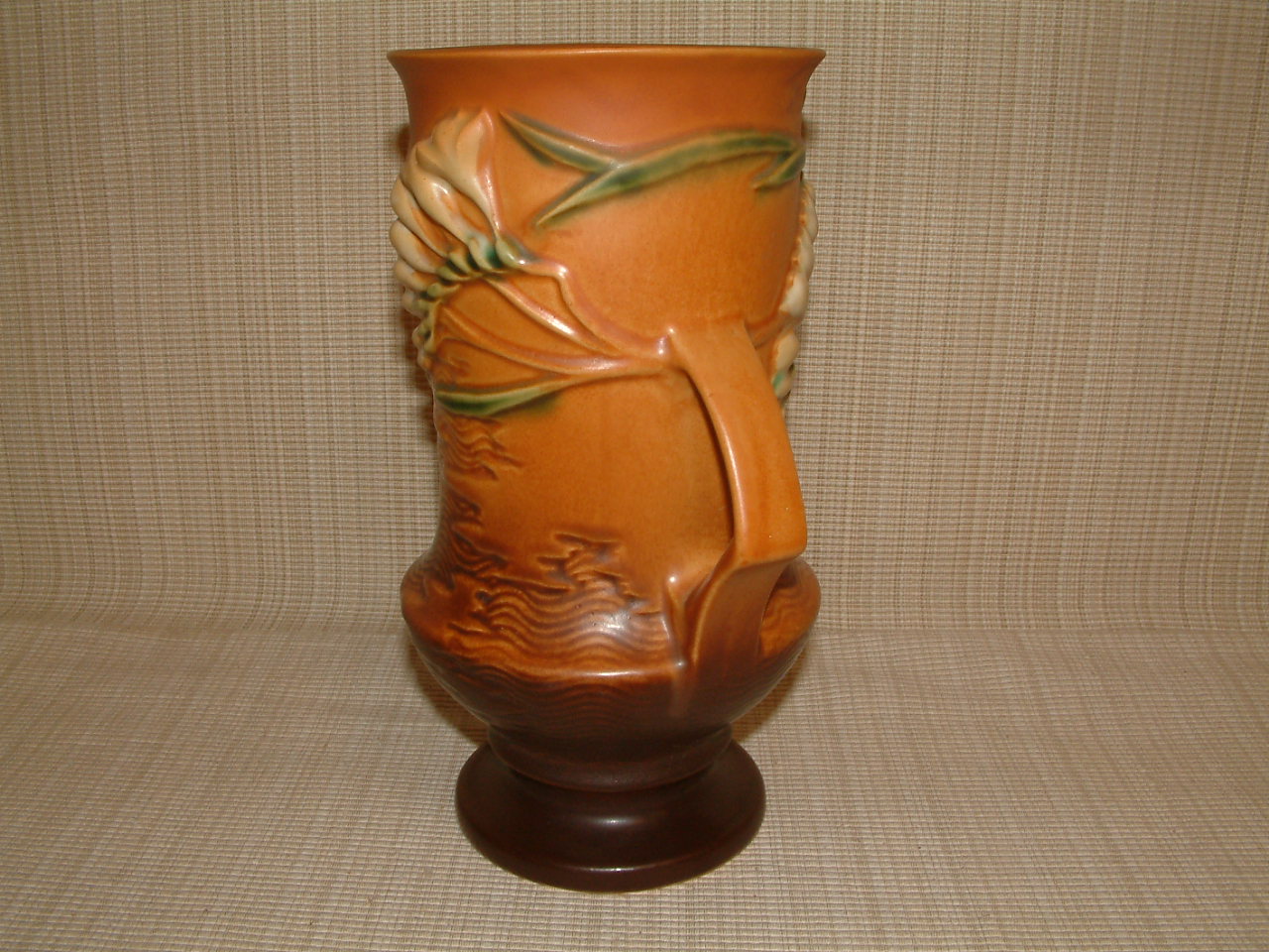 Roseville Terra Cotta Freesia Handled Vase #123-9" - Image 4