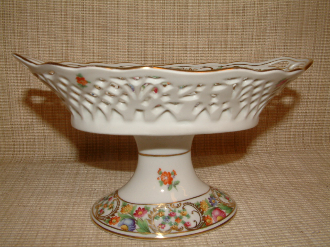 Schumann Dresden Reticulated Edge Oval Compote SOLD - Image 6