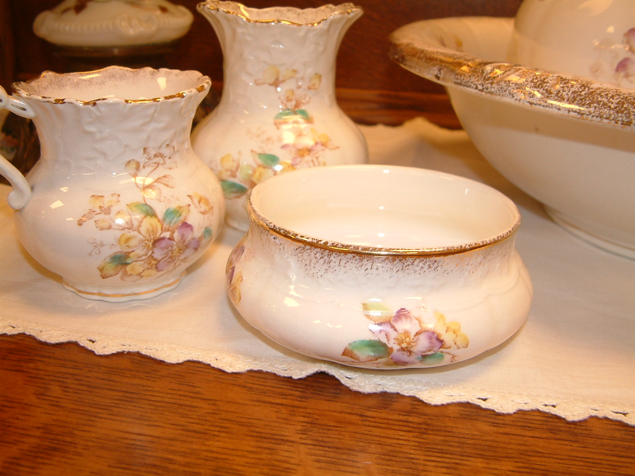 Knowles Pitcher and Bowl 5 Pc Set - Image 3