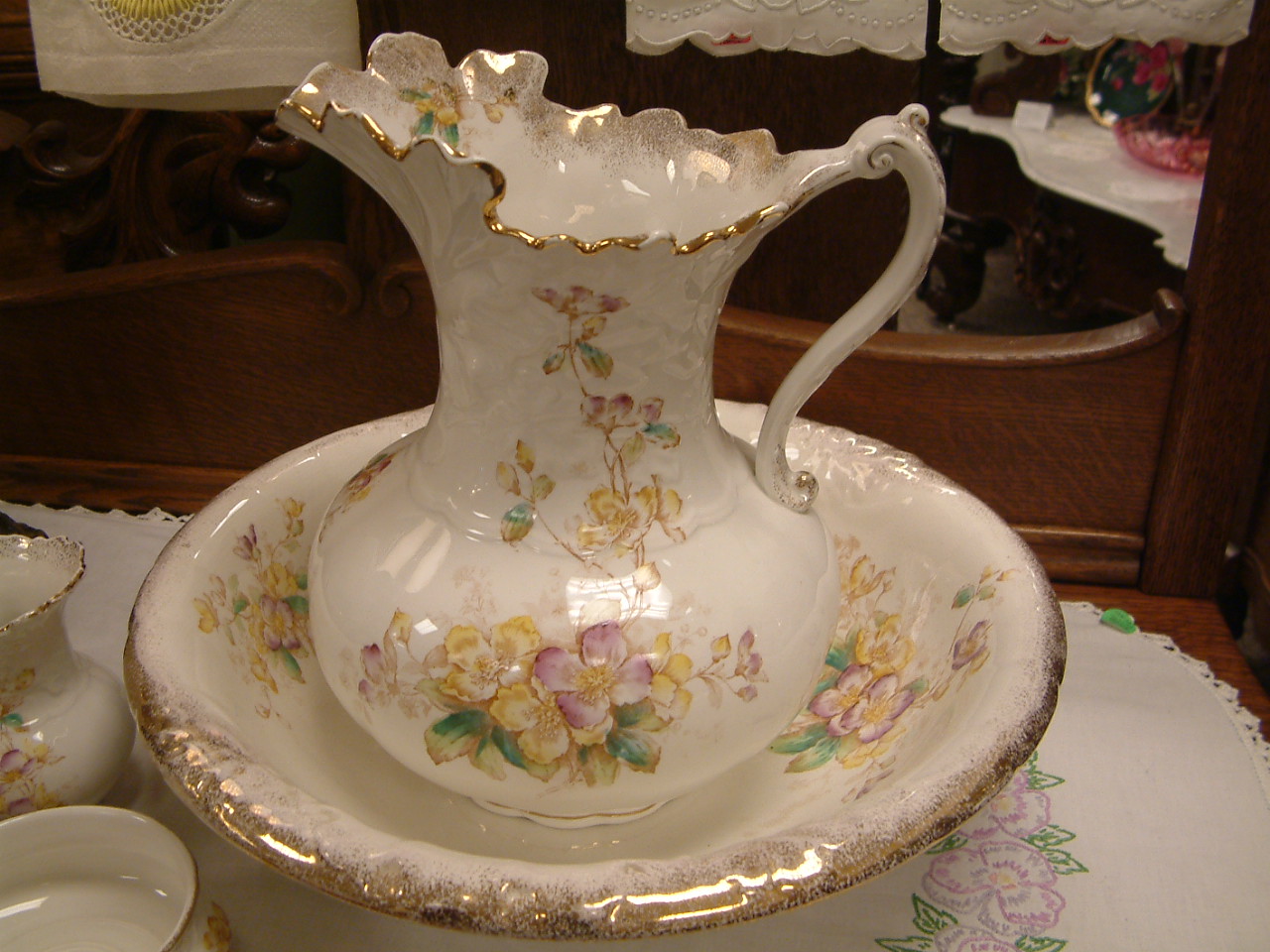 Knowles Pitcher and Bowl 5 Pc Set - Image 4