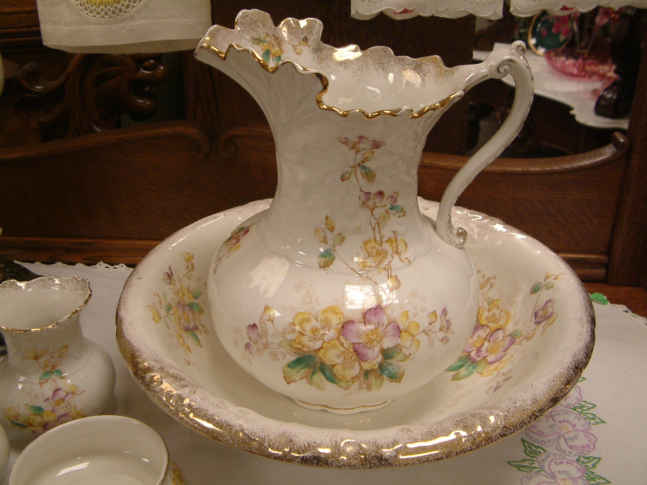 Knowles Pitcher and Bowl 5 Pc Set - Image 9