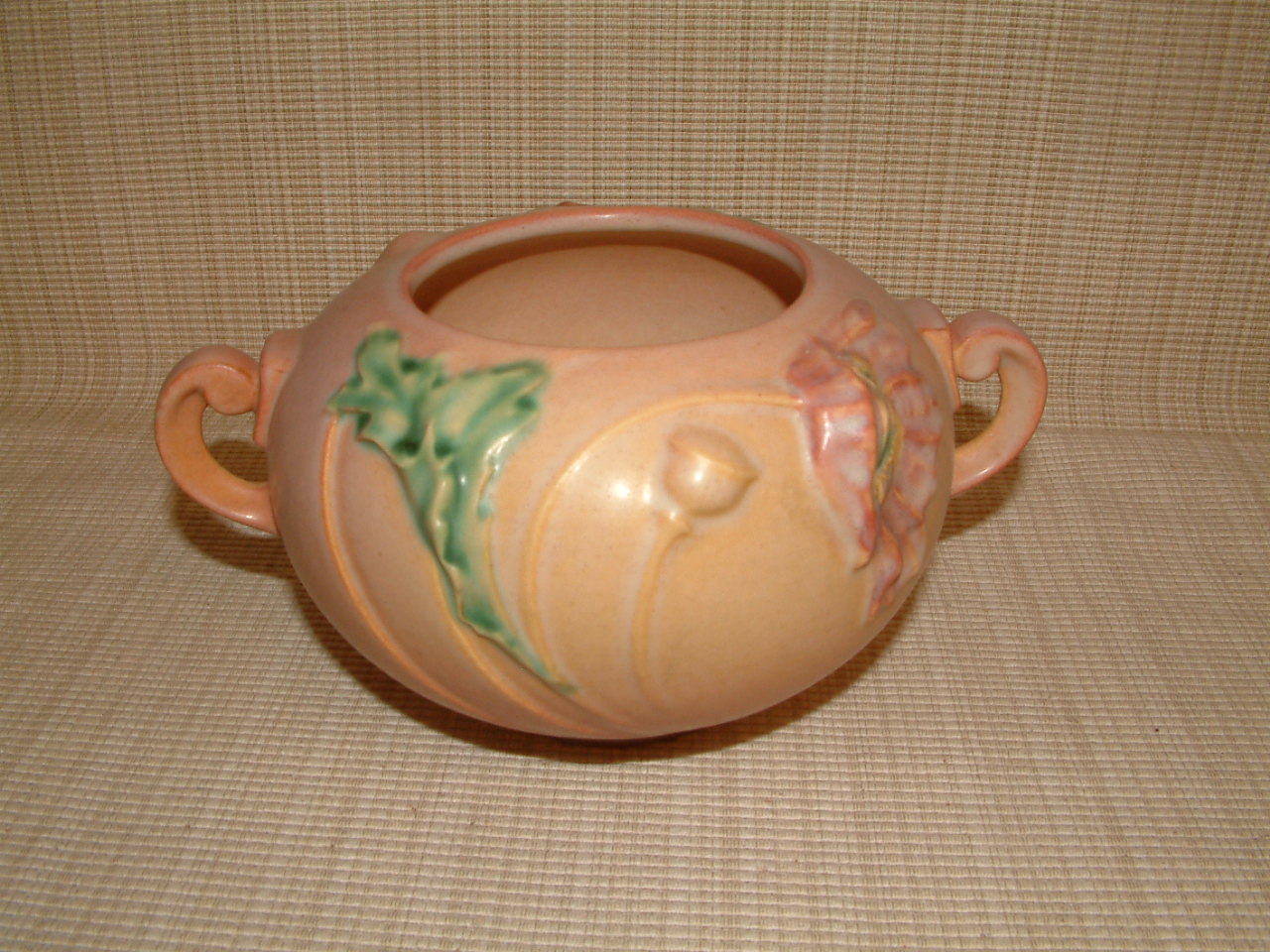 Roseville Poppy Pink Double Handled Jardineire # 334-4 - Image 3