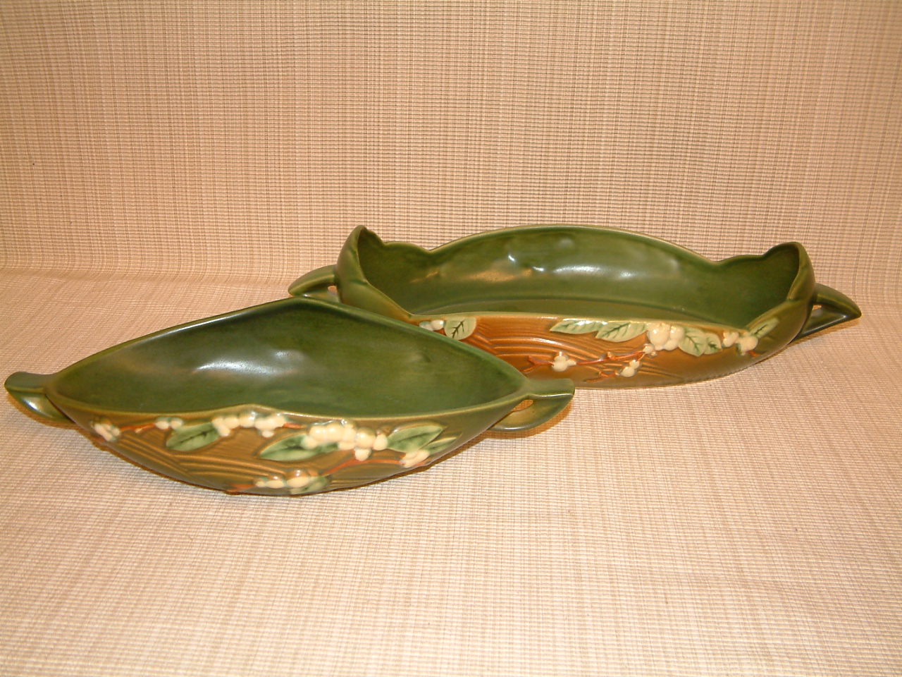 Roseville Snowberry 10" Centerpiece Bowl IBL1-10 - Image 8