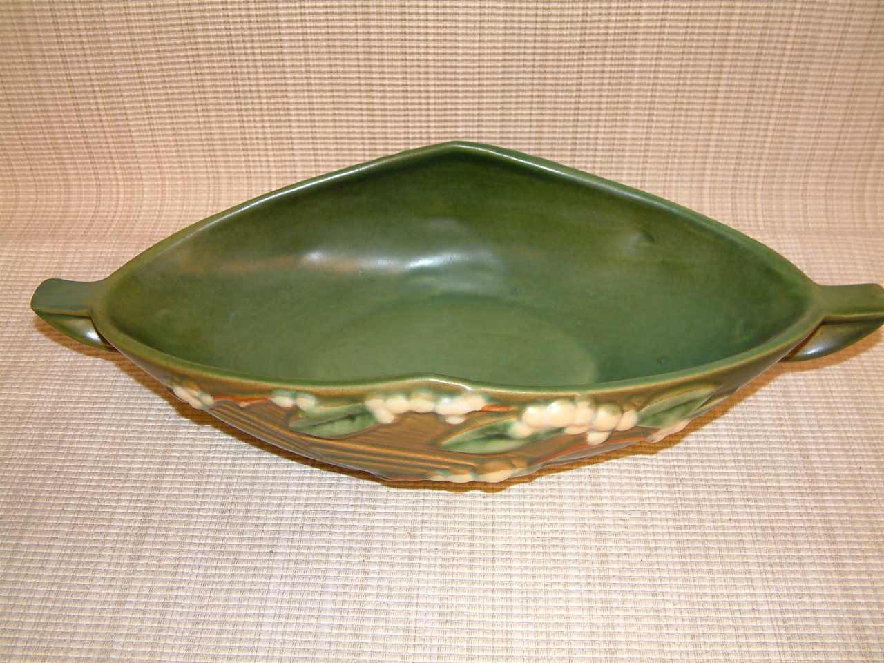 Roseville Snowberry 10" Centerpiece Bowl IBL1-10 - Image 2
