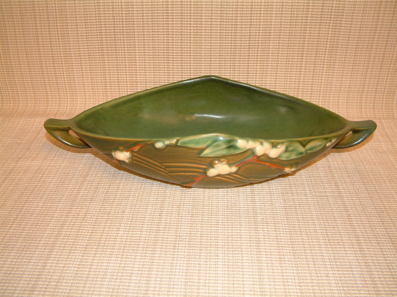Roseville Snowberry 10" Centerpiece Bowl IBL1-10 - Image 3