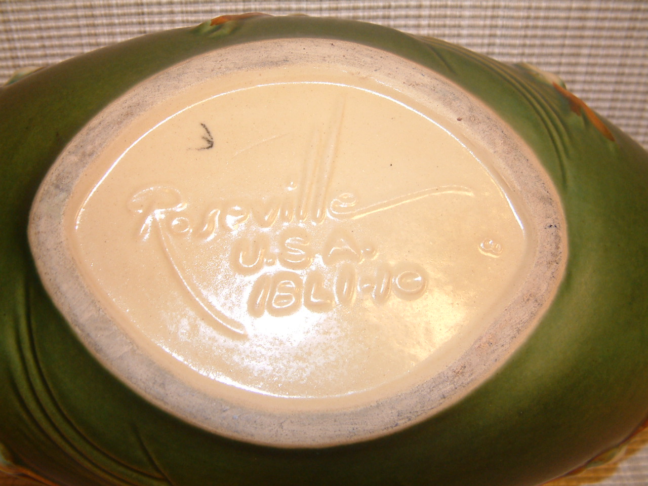 Roseville Snowberry 10" Centerpiece Bowl IBL1-10 - Image 5