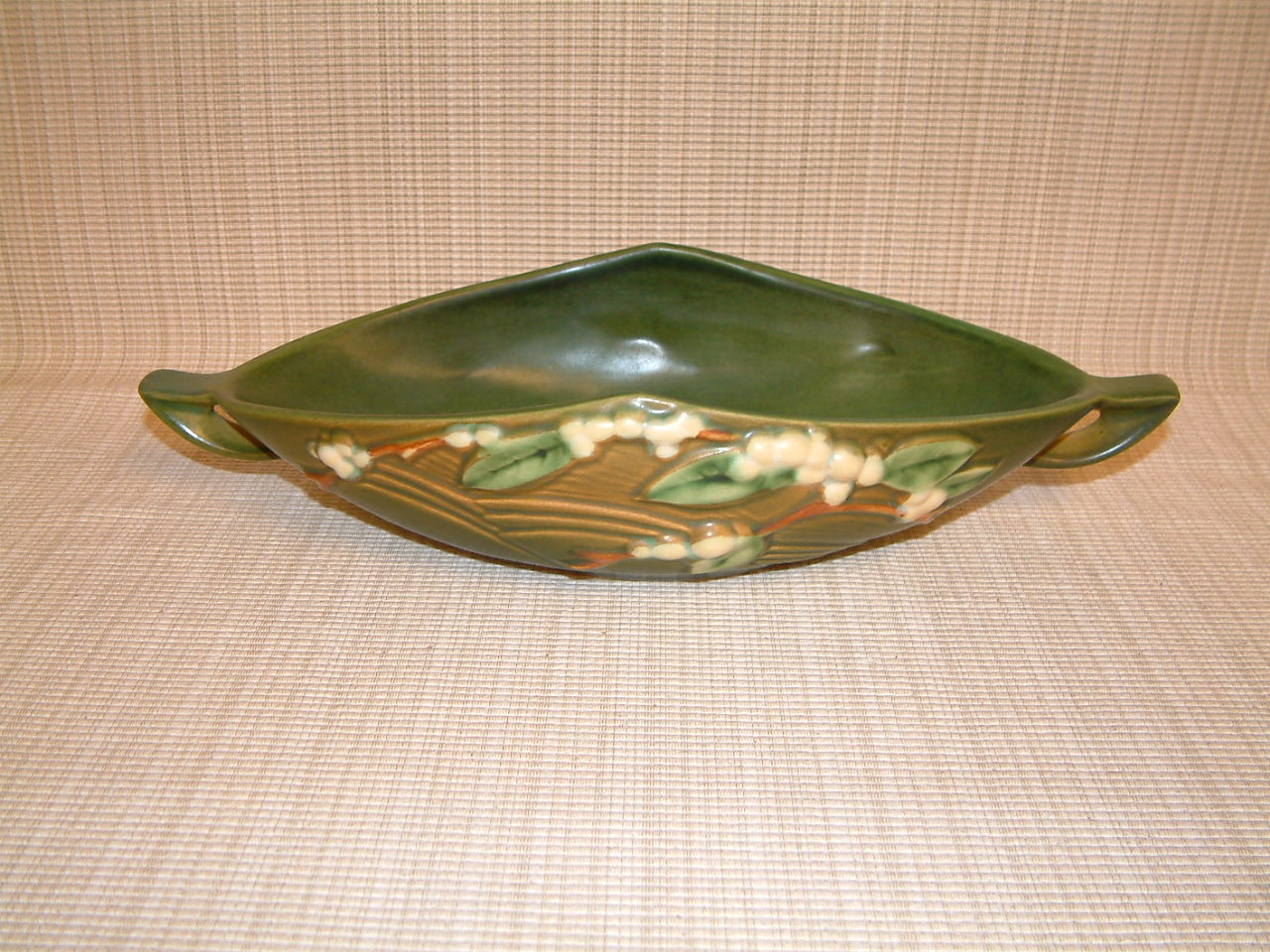 Roseville Snowberry 10" Centerpiece Bowl IBL1-10