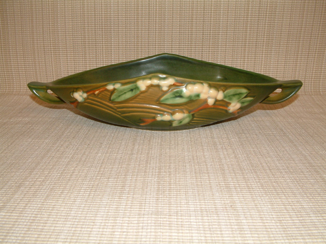 Roseville Snowberry 10" Centerpiece Bowl IBL1-10 - Image 7