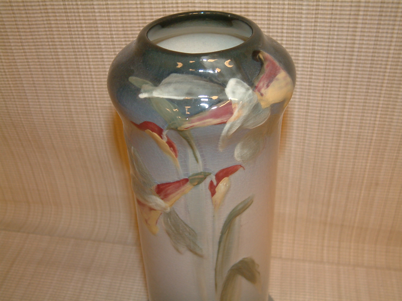 Weller Etna Tall Daffodil Vase - Image 2