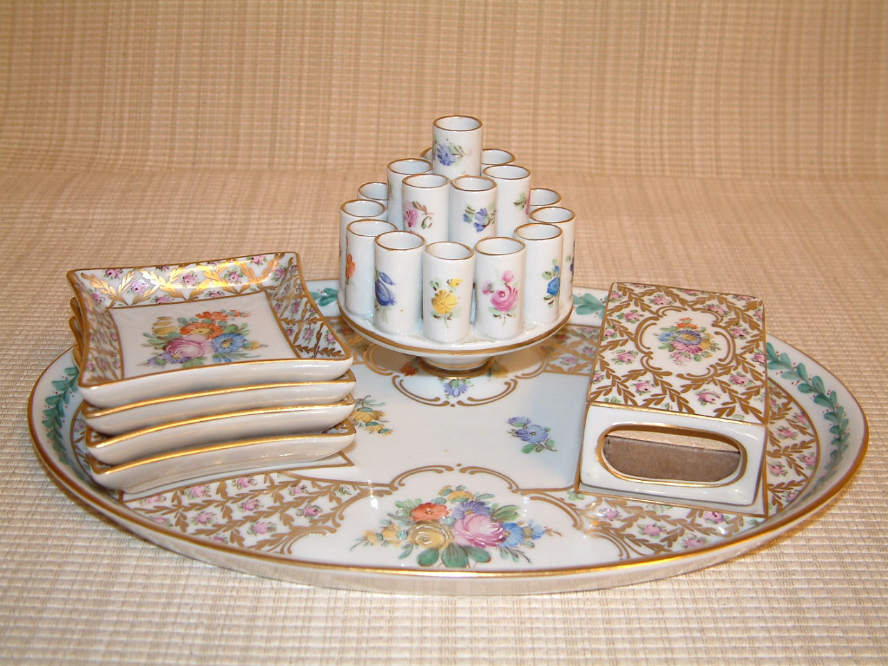 Dresden Carl Thieme Cigarette Set