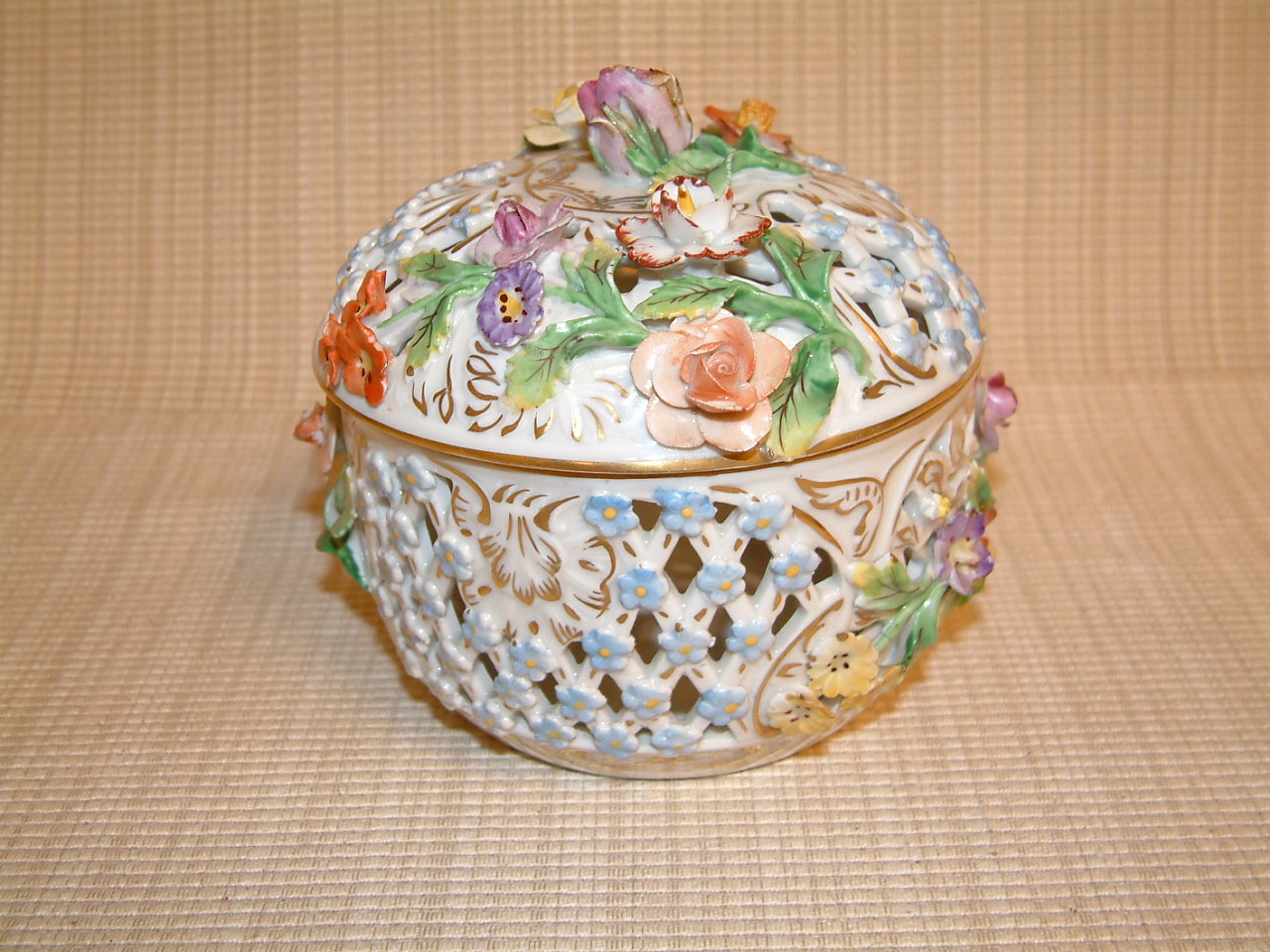 Dresden Carl Theime Reticulated Large Covered Trinket Dish - Image 3