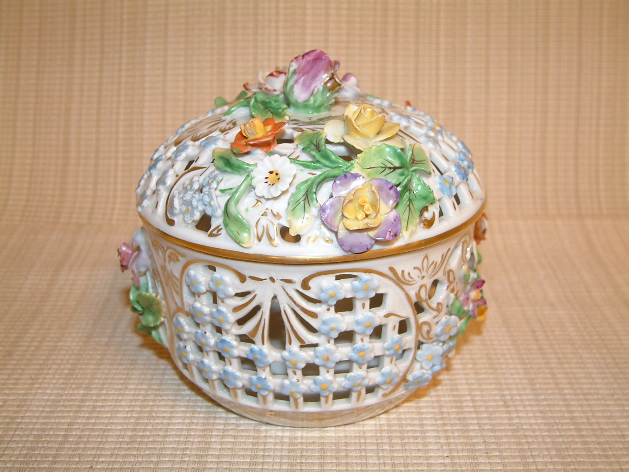 Dresden Carl Theime Reticulated Large Covered Trinket Dish