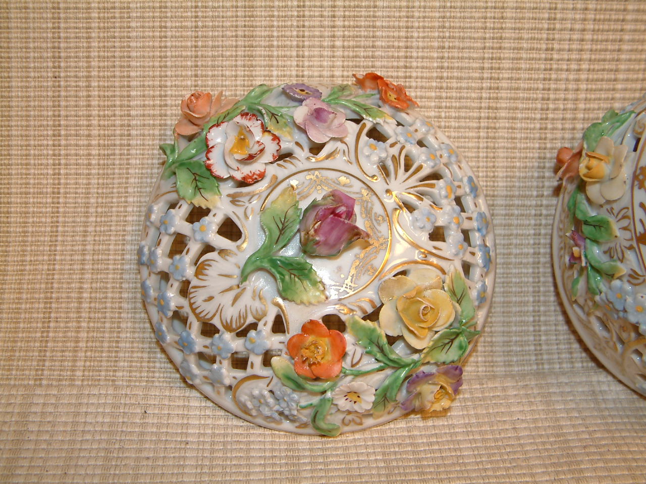 Dresden Carl Theime Reticulated Large Covered Trinket Dish - Image 8
