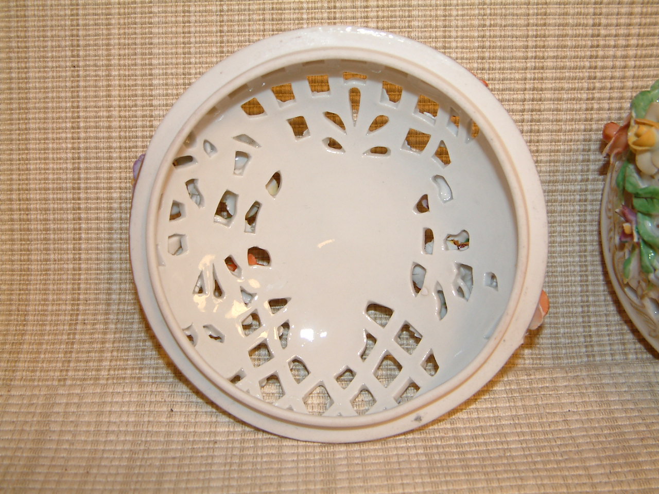 Dresden Carl Theime Reticulated Large Covered Trinket Dish - Image 9