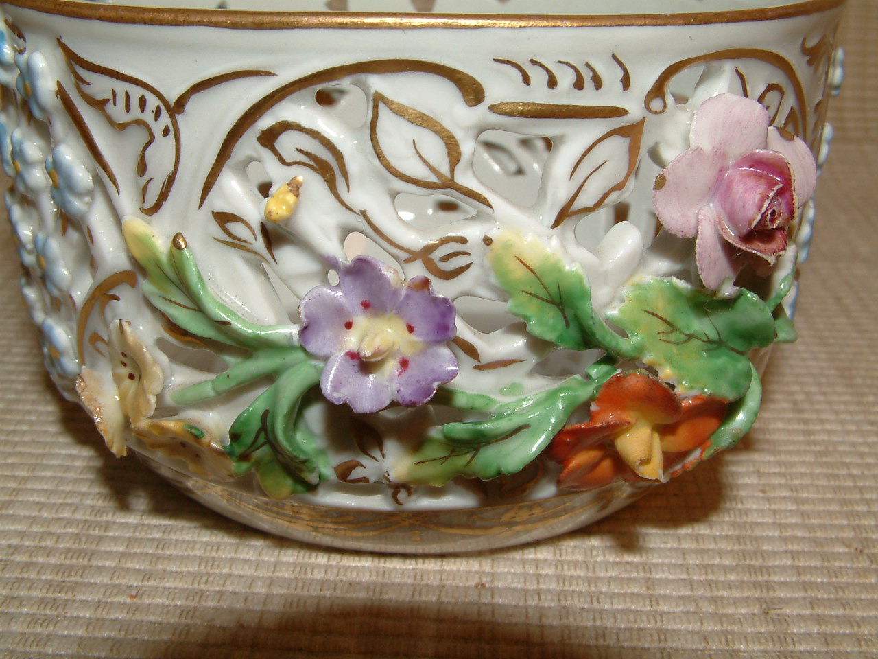 Dresden Carl Theime Reticulated Large Covered Trinket Dish - Image 10