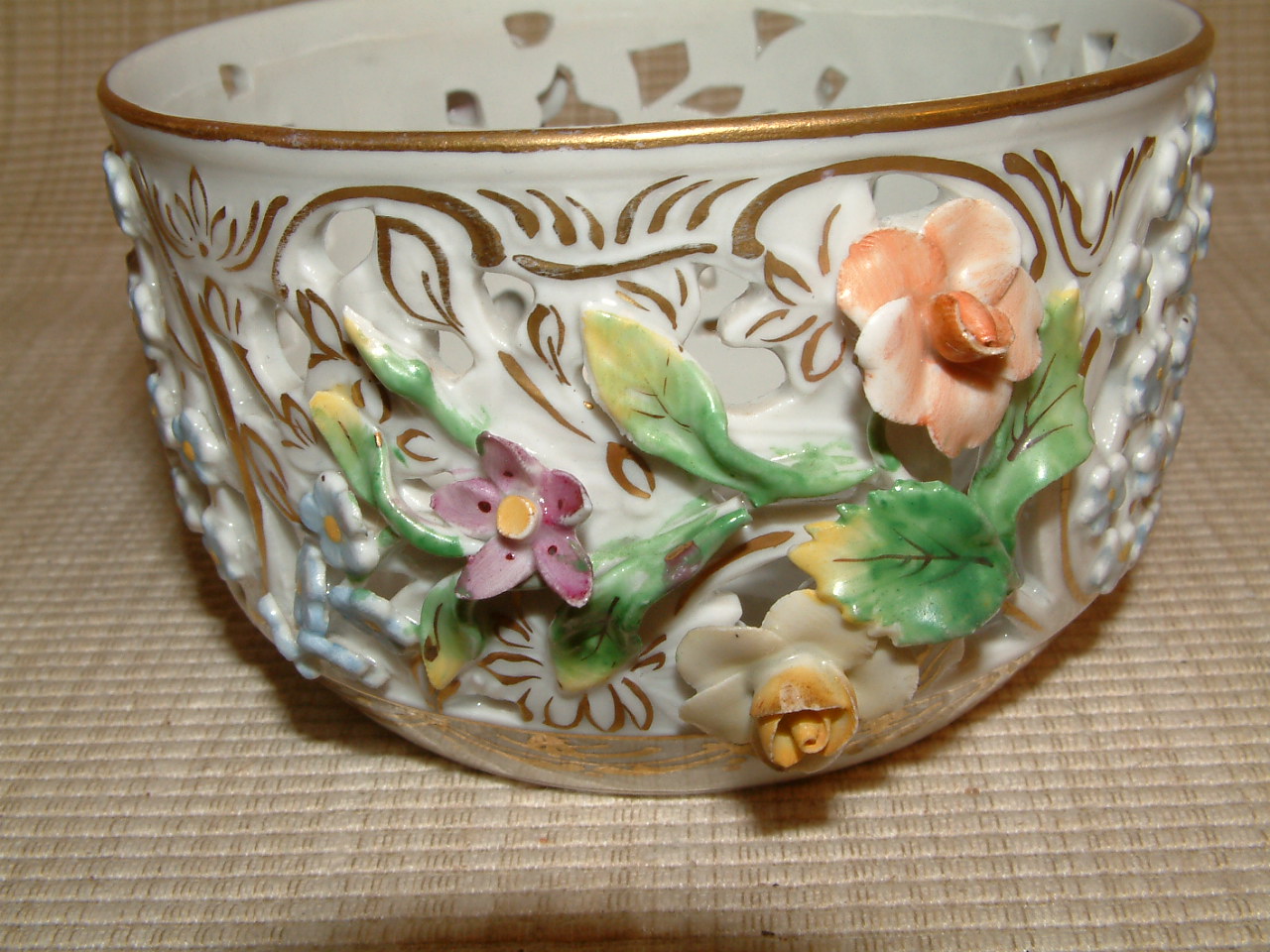 Dresden Carl Theime Reticulated Large Covered Trinket Dish - Image 11