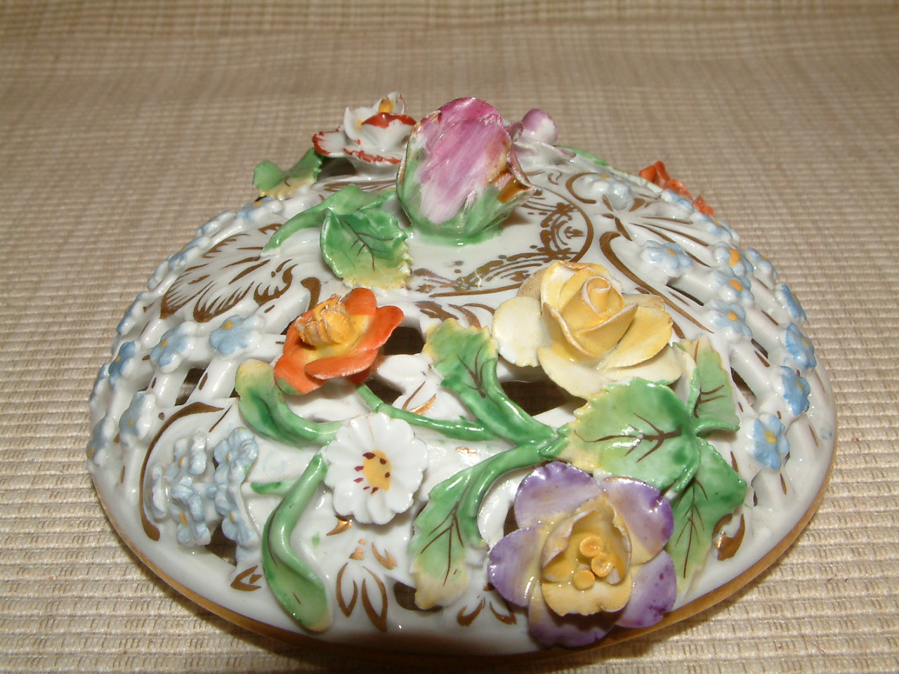 Dresden Carl Theime Reticulated Large Covered Trinket Dish - Image 12