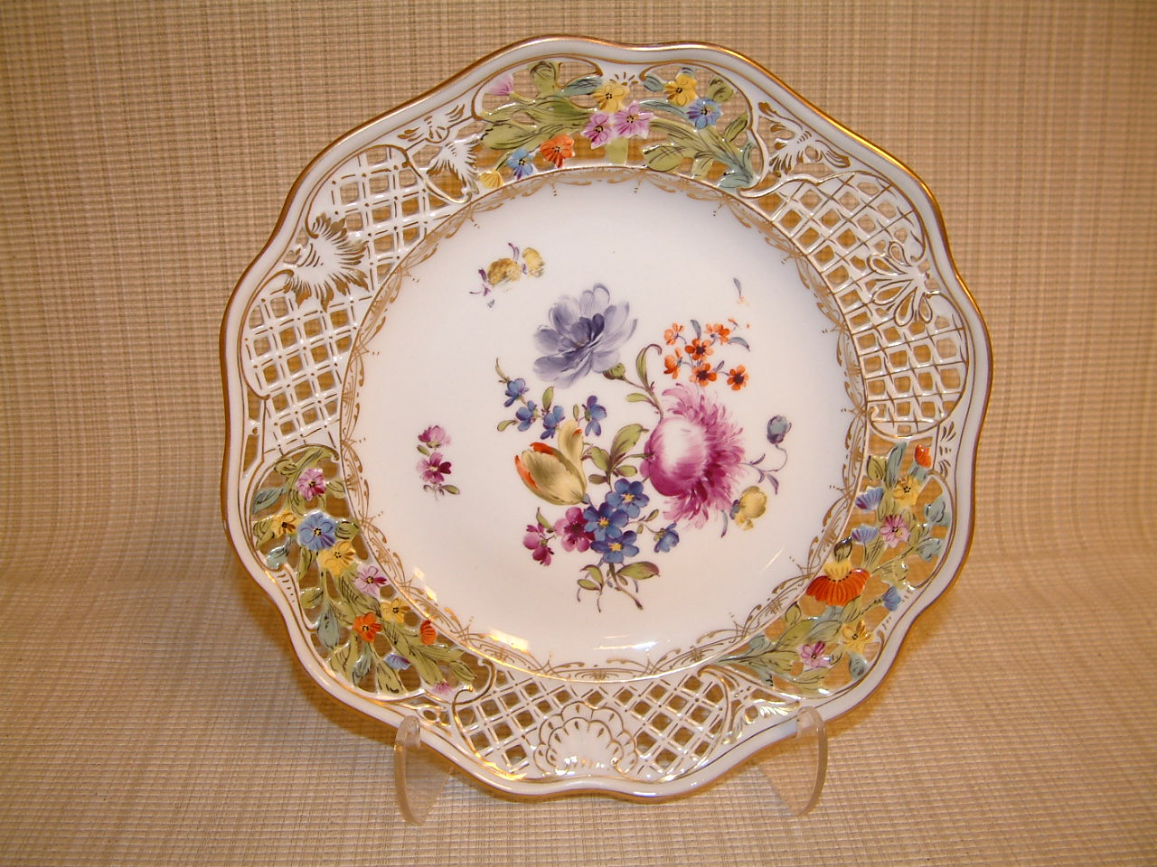 Dresden Carl Thieme Reticulated Plate