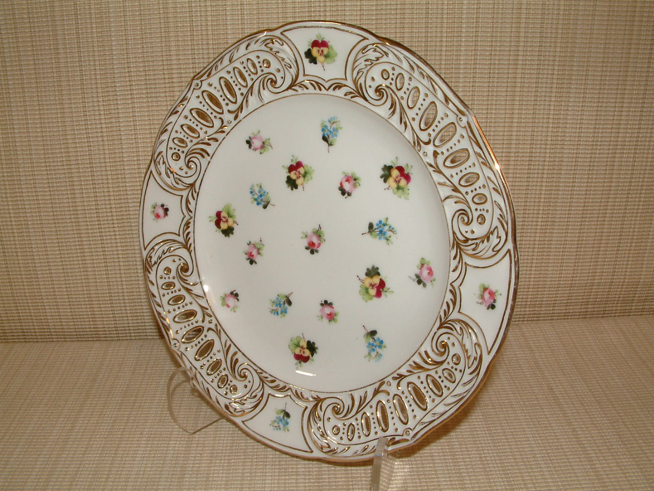 Dresden Reticulated Edge Cabinet Plate - Image 2