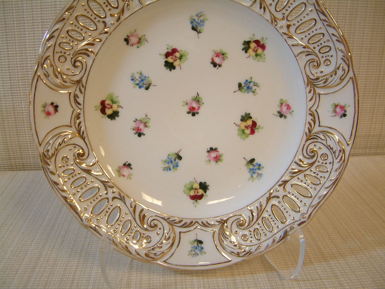 Dresden Reticulated Edge Cabinet Plate - Image 4