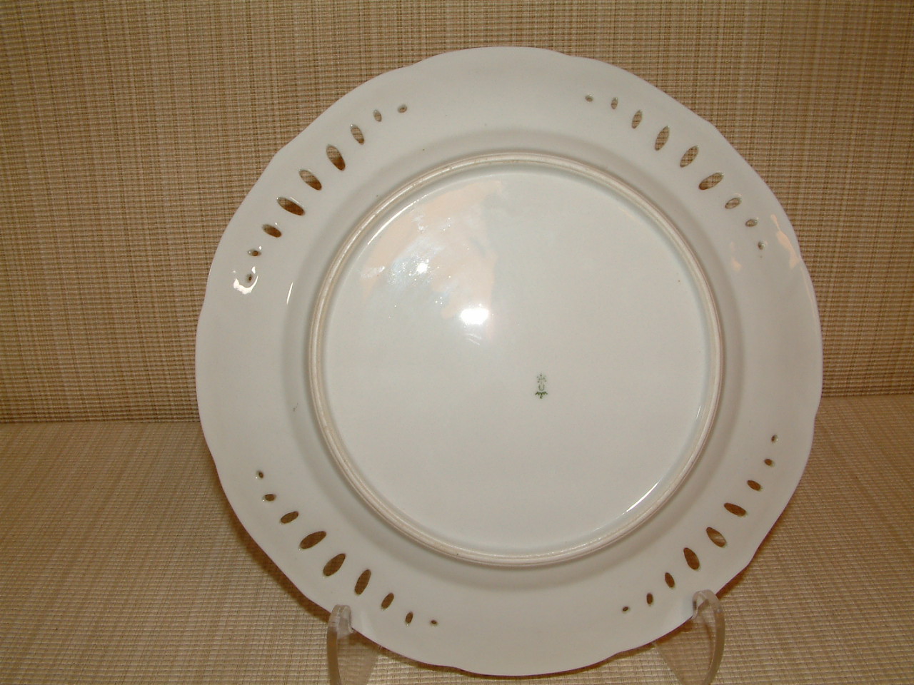 Dresden Reticulated Edge Cabinet Plate - Image 6