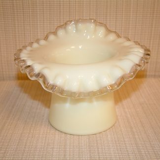 Fenton Ivory Crest Top Hat Jack in the Pulpit