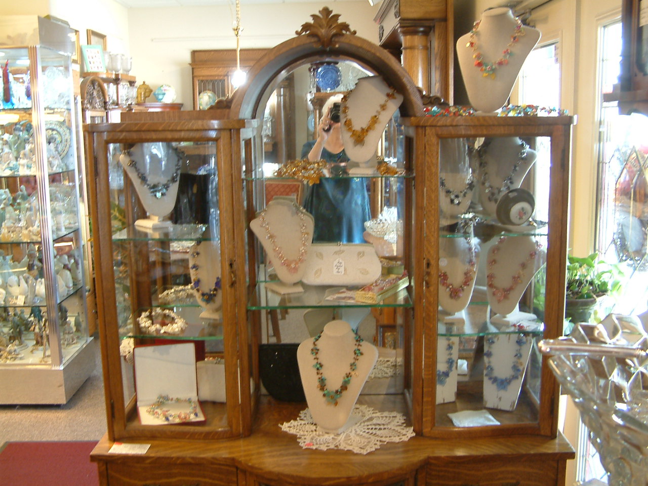 Quartersawn Oak Jade / Display Cabinet - Image 2