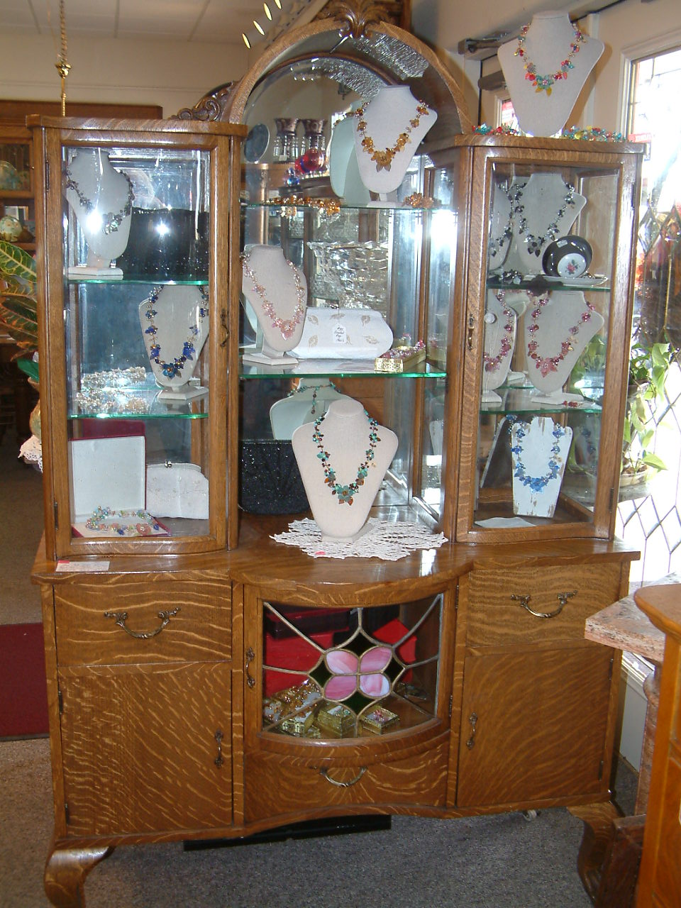 Quartersawn Oak Jade / Display Cabinet - Image 3