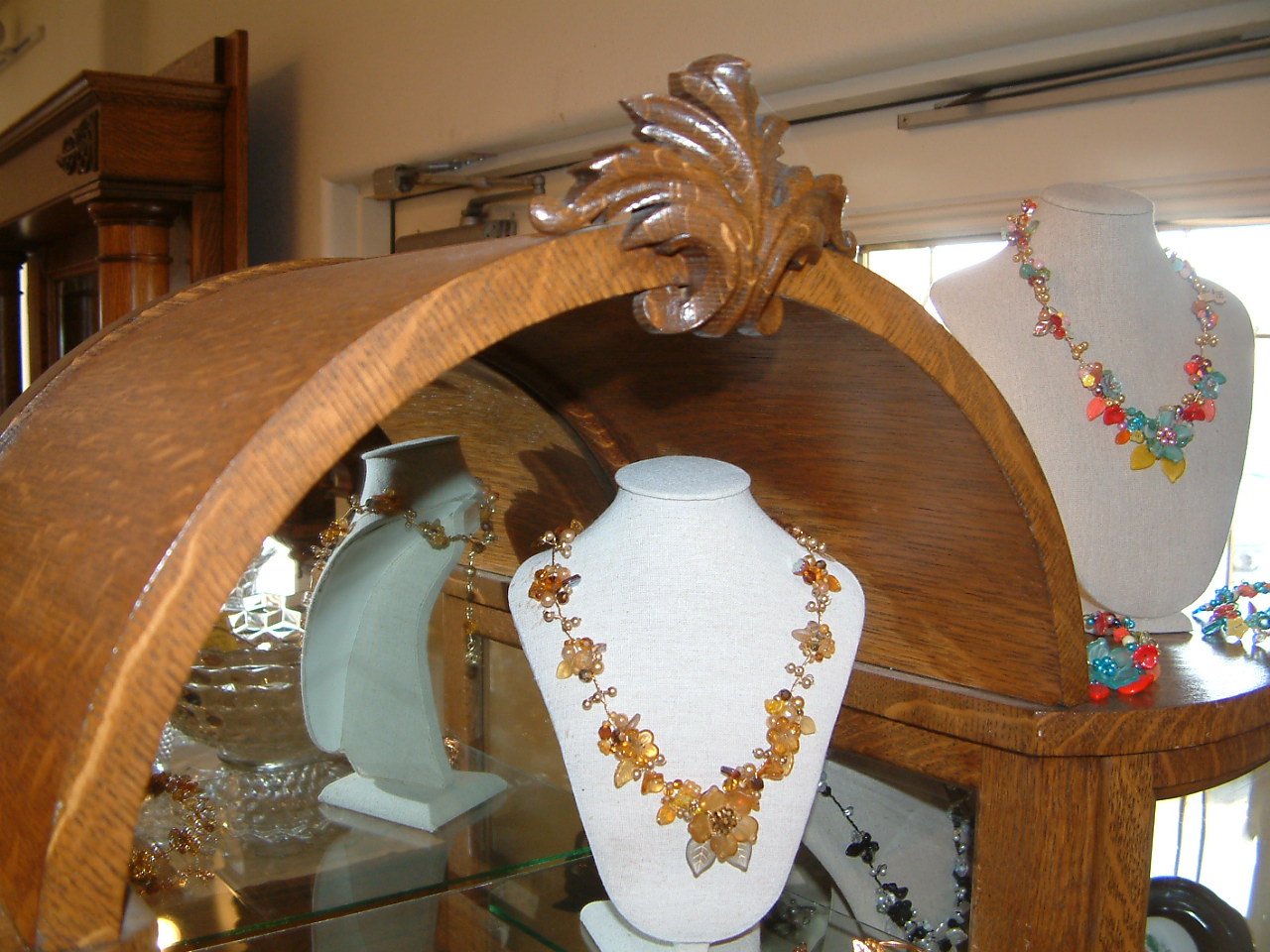 Quartersawn Oak Jade / Display Cabinet - Image 5