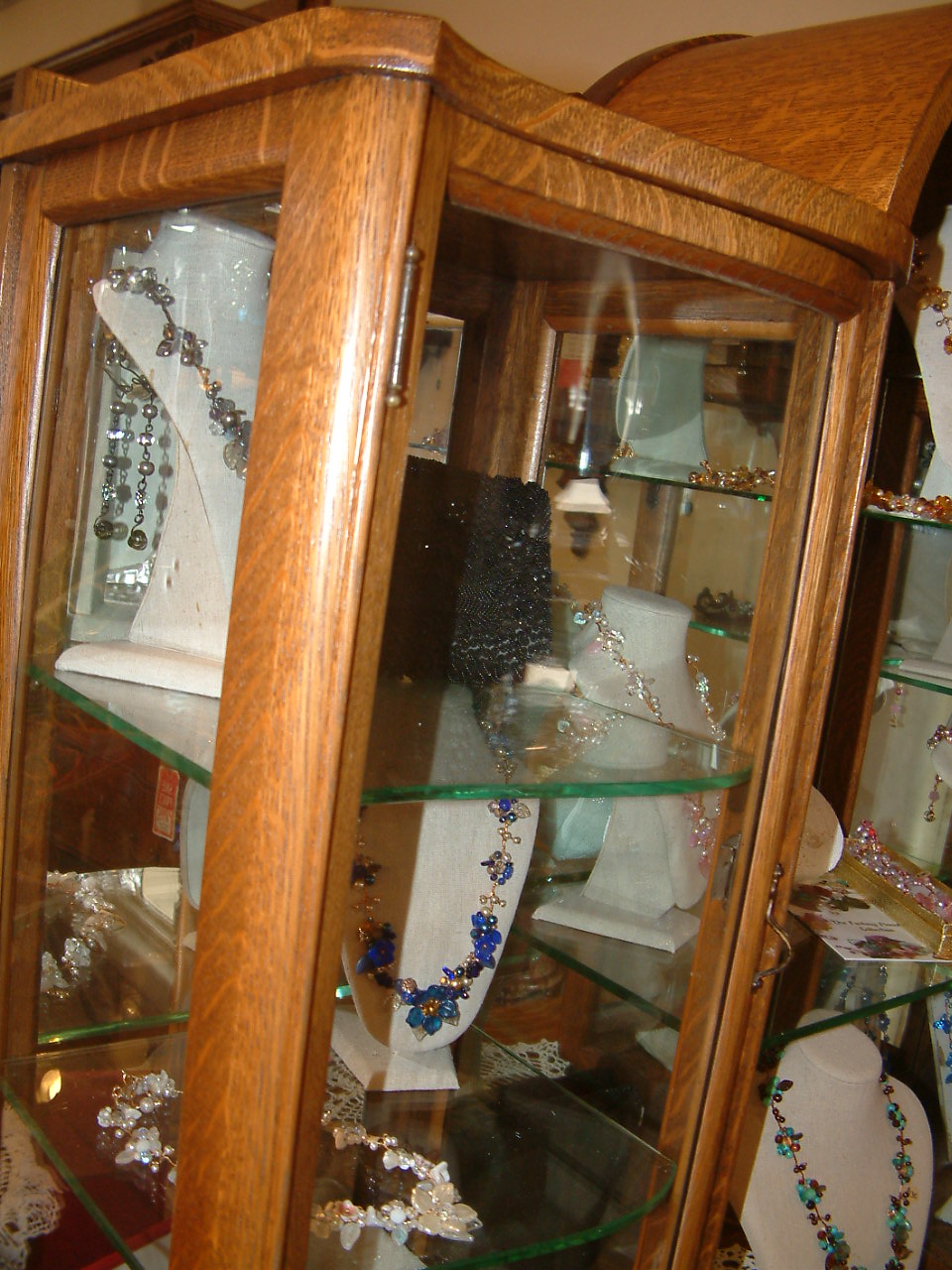 Quartersawn Oak Jade / Display Cabinet - Image 6