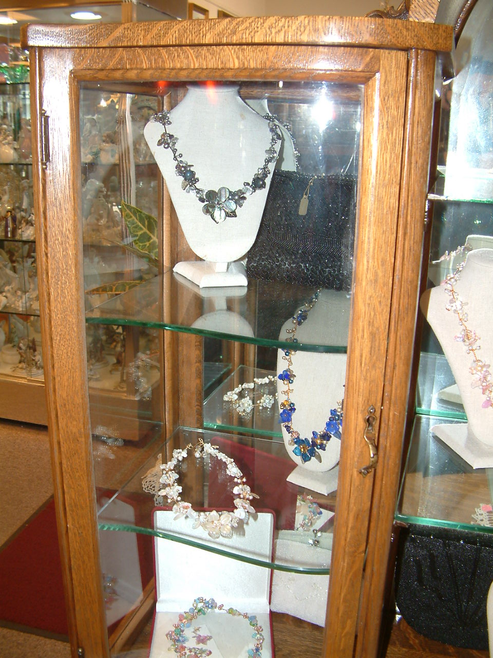 Quartersawn Oak Jade / Display Cabinet - Image 10