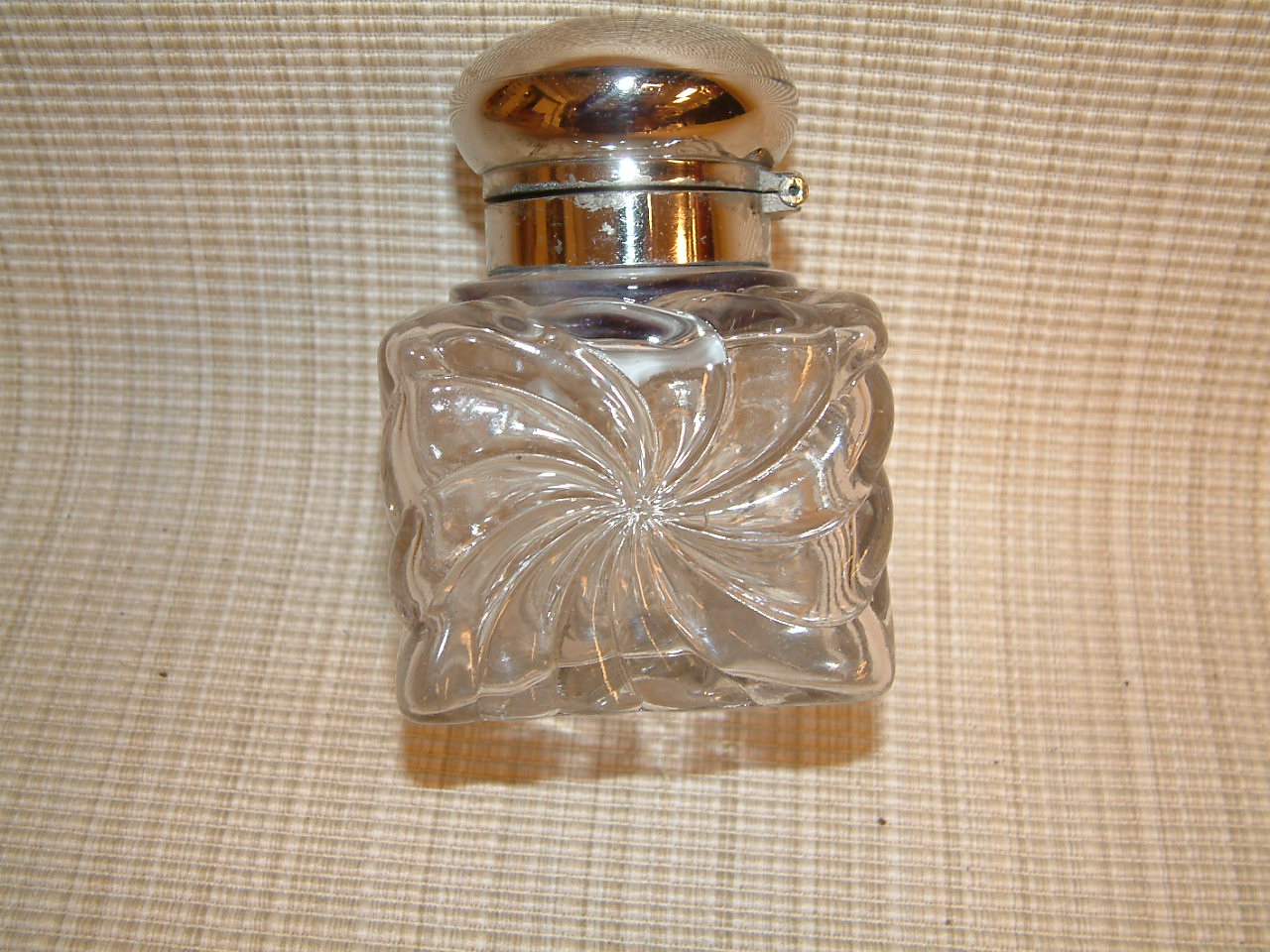 Baccarat Swirling Star Inkwell - Image 4