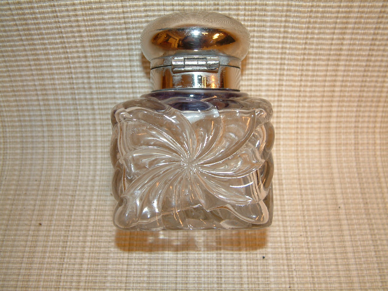 Baccarat Swirling Star Inkwell - Image 5