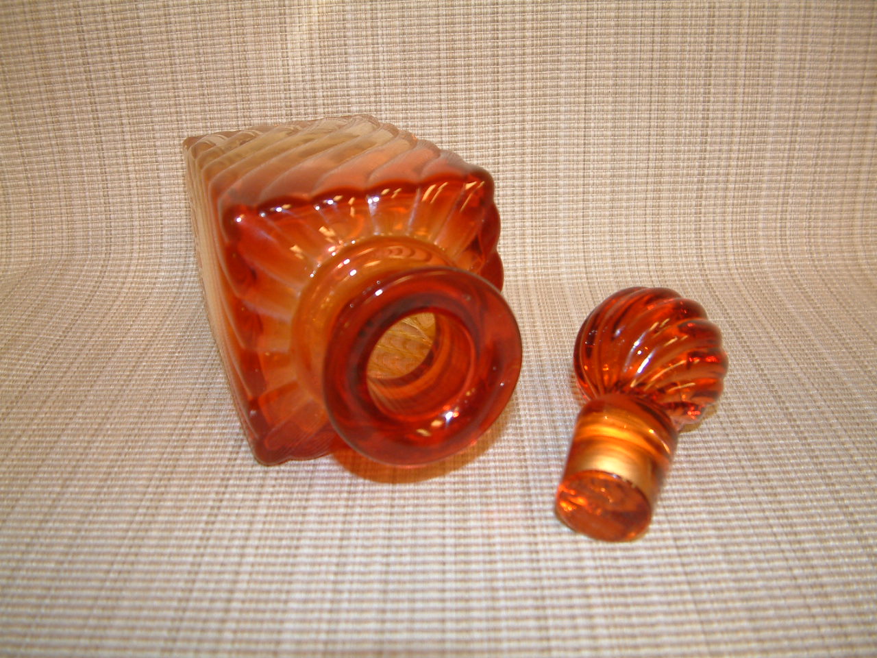Baccarat Rose Tiente Swirl Square Liquor Bottle / Decanter - Image 3