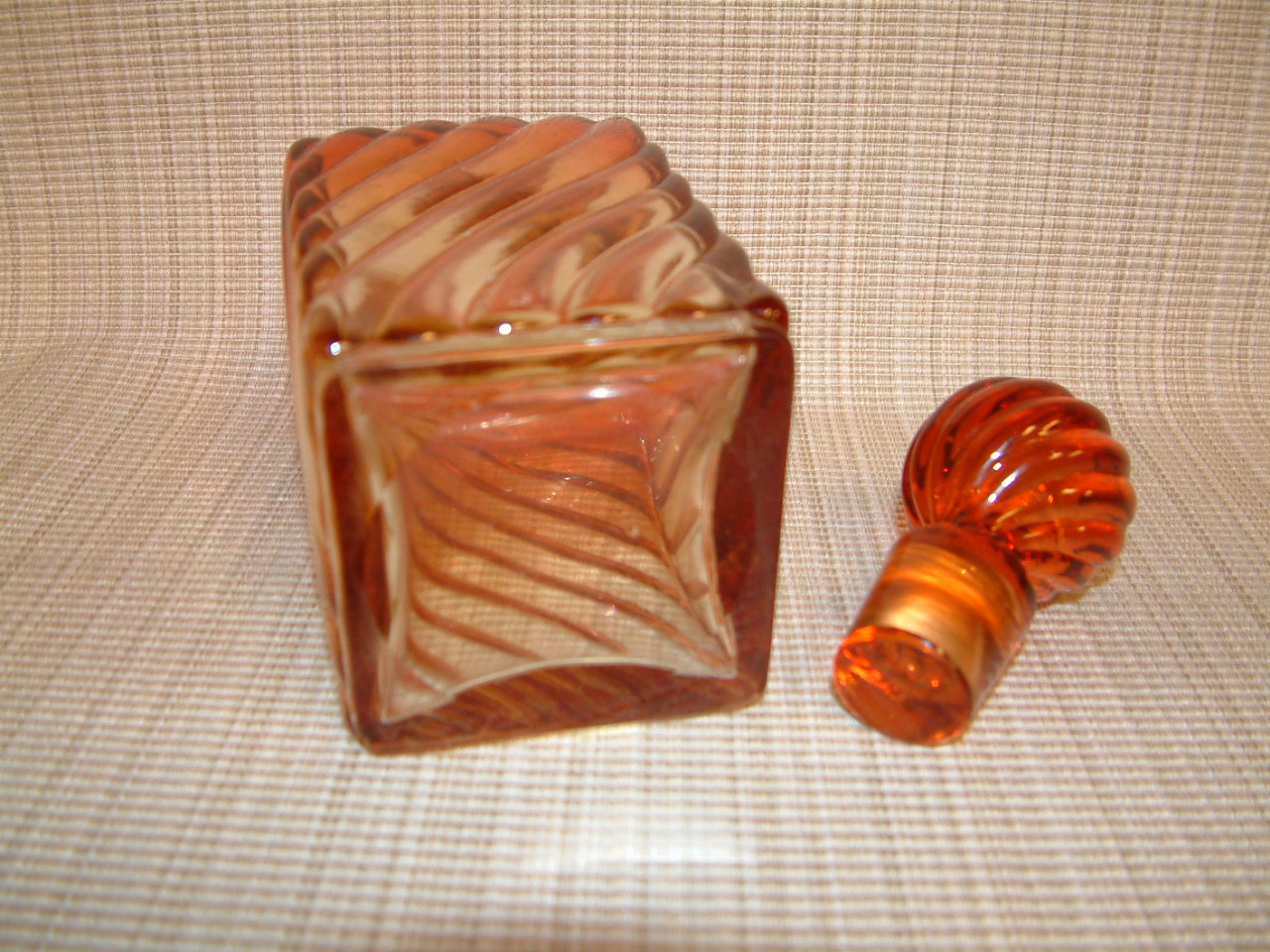 Baccarat Rose Tiente Swirl Square Liquor Bottle / Decanter - Image 4