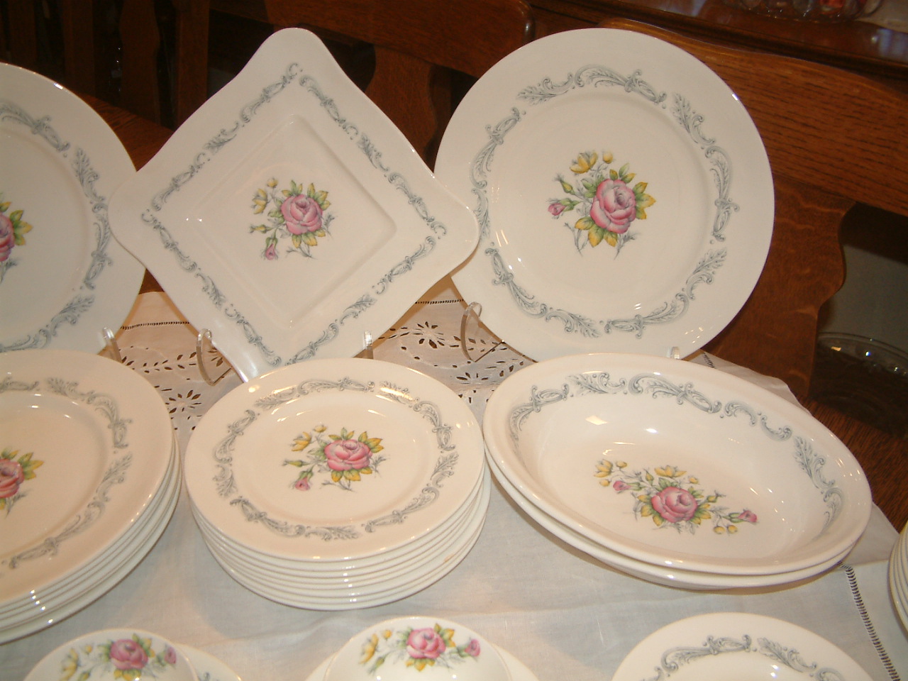 Royal Doulton Chantilly Rose Fine China - Image 4